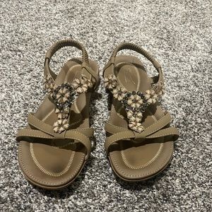 Women sandals, warn once, cute, size 8.